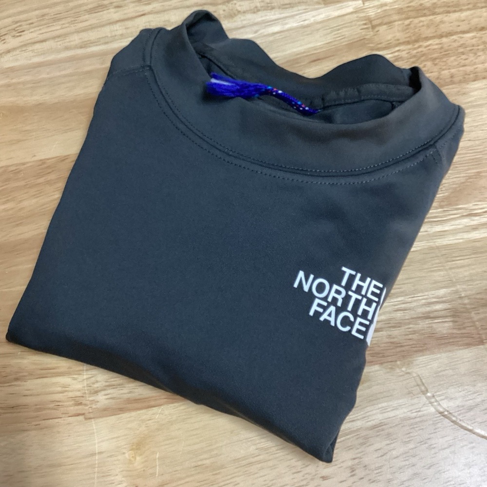 Boys The North Face long sleeved performance tee medium (10-12) Gray/white- flaw